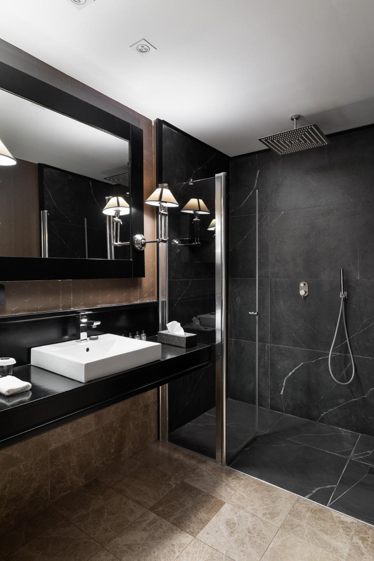 B Berdichevsky Hotel Tel Aviv