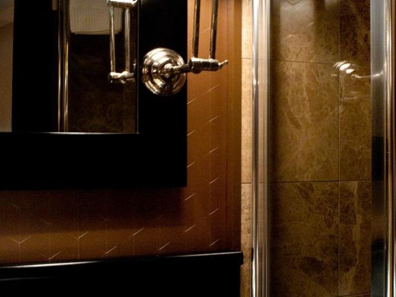 B Berdichevsky Khách sạn 4*